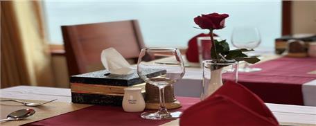 Du thuyền Crown Legend